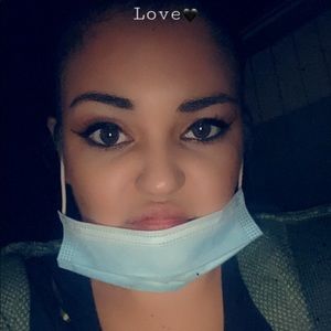 Meet your Posher, Arielle